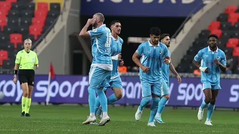 Erzurumspor oyuncuları Gaziantep deplasmanında gol sevincinde