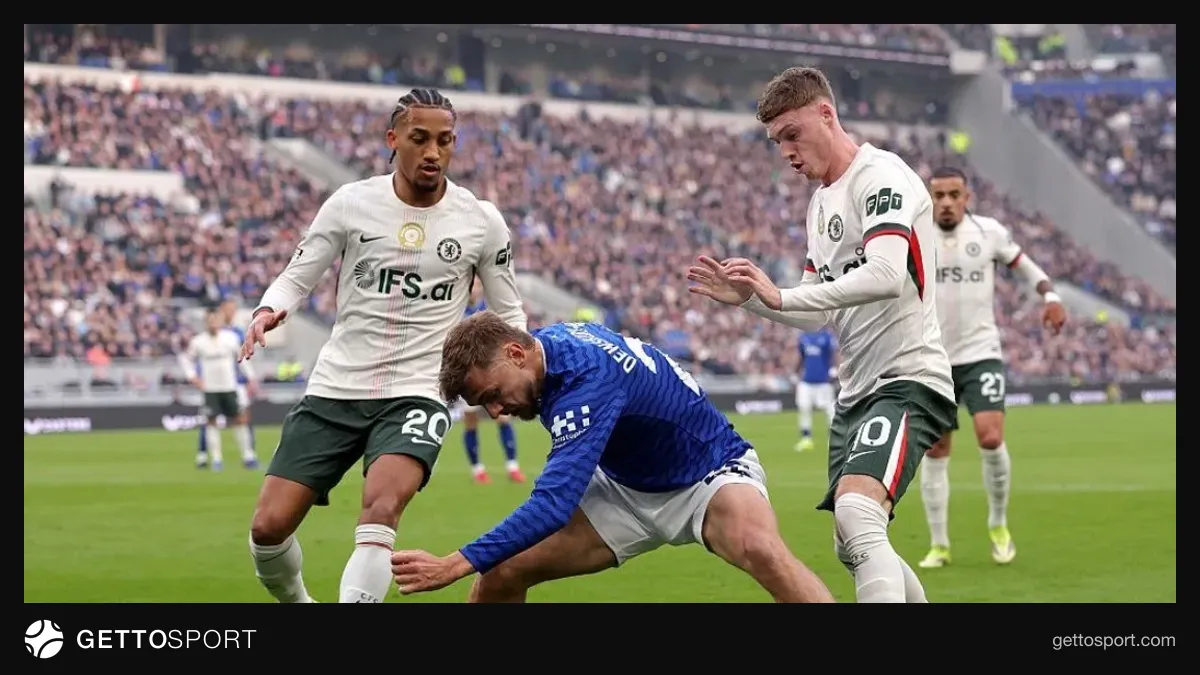 Everton və Çelsi oyunundan stadion və futbolçuların hazırlıq səhnəsi