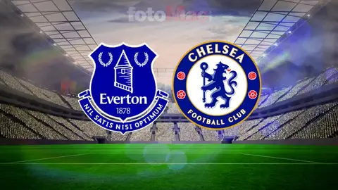 Evertonlı ve Chelsea'li futbolcular maç öncesi ısınırken