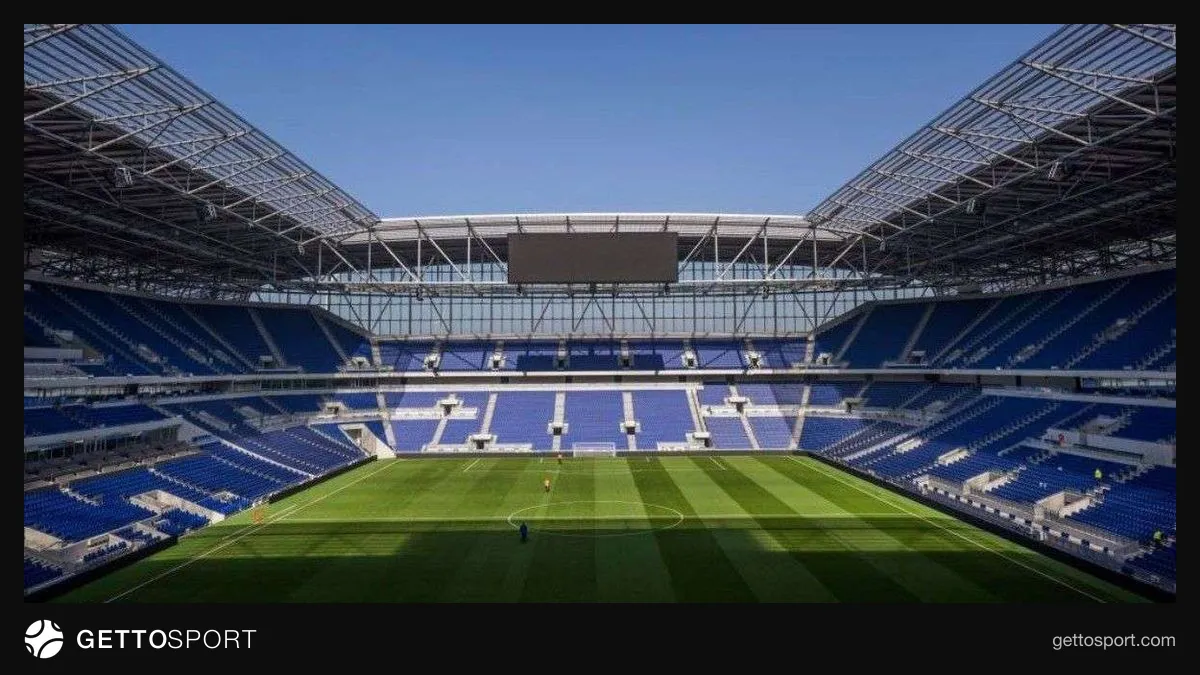 Everton logosu ve Hill Dickinson Stadyumu dış görüntüsü