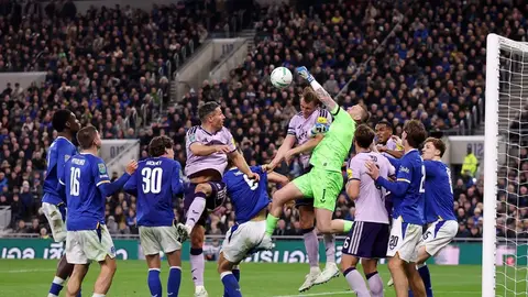 Everton oyunçuları Hill Dickinson stadionunda qələbəni qeyd edir