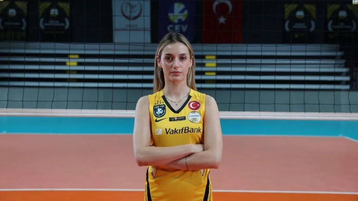 Eylül Akarçeşme Yatgın maç sırasında saha kenarında