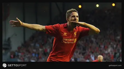 Fabio Borini forması ilə kənardan portret şəkli