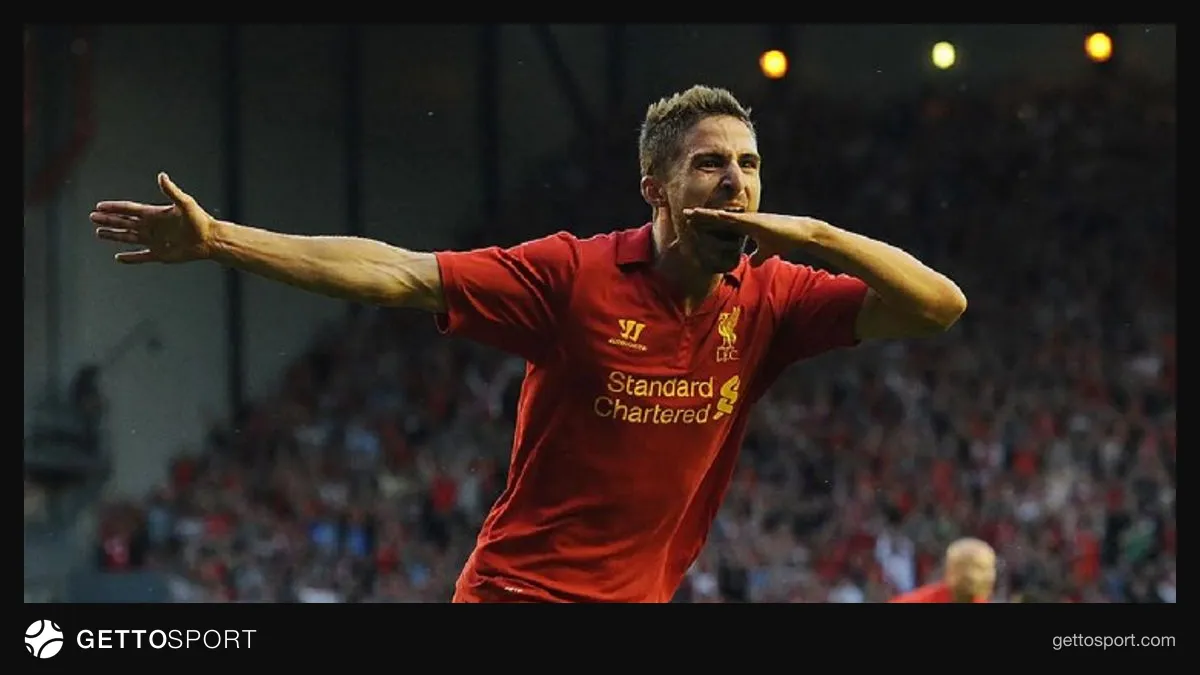 Fabio Borini forması ilə kənardan portret şəkli