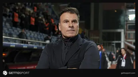 Fatih Karagümrük teknik direktörü Aleksandar Stanojevic saha kenarında