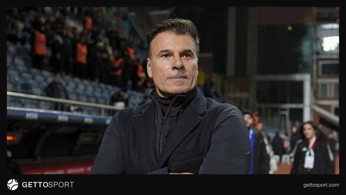 Fatih Karagümrük teknik direktörü Aleksandar Stanojevic saha kenarında