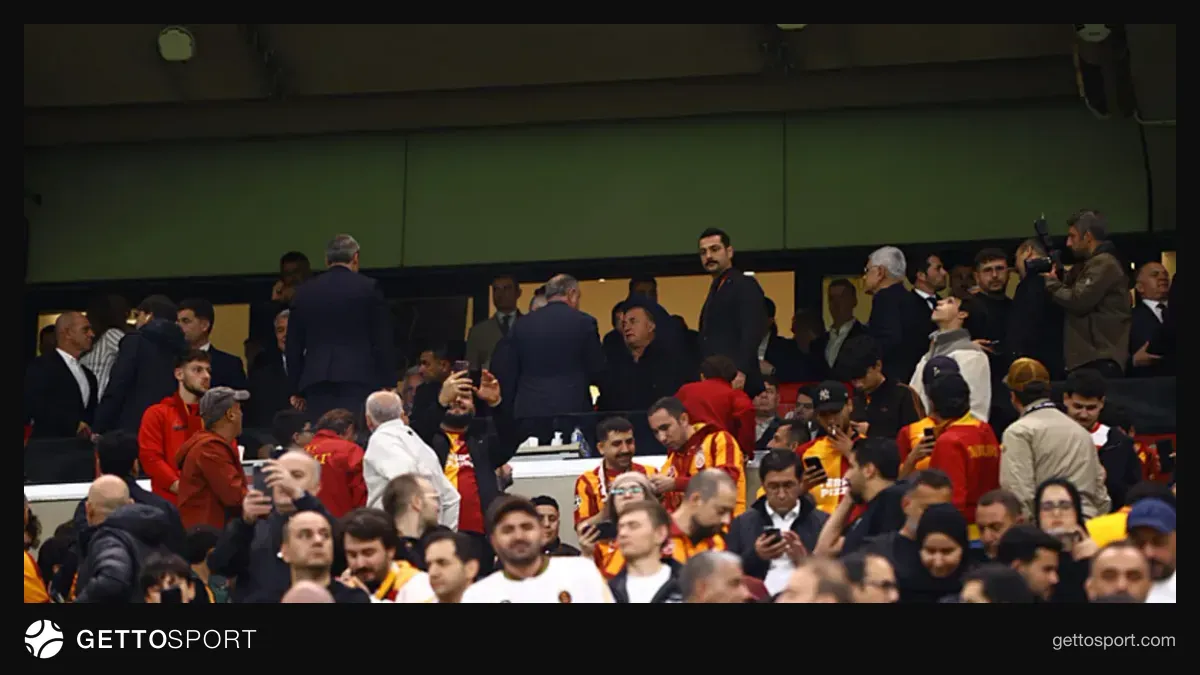 Fatih Terim, Osman Aşkın Bak, Vedat Işıkhan ve Joan Laporta birlikte maç izlerken