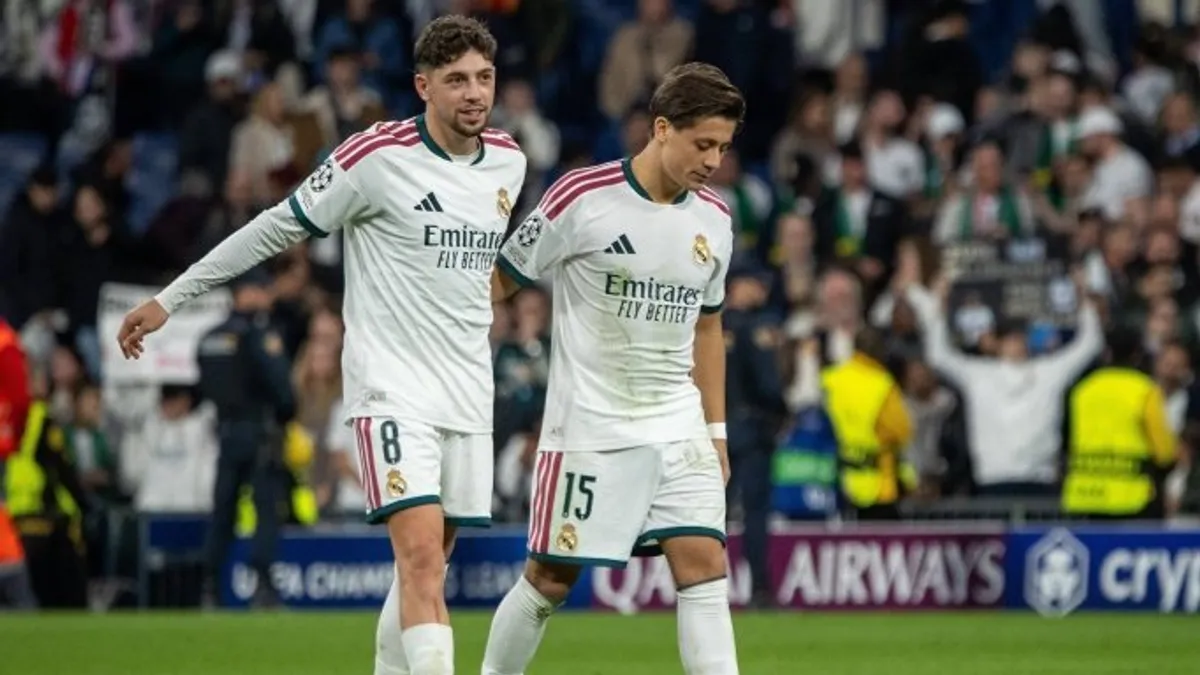 Federico Valverde maç sonrası konuşurken mikrofonlara açıklama yapıyor