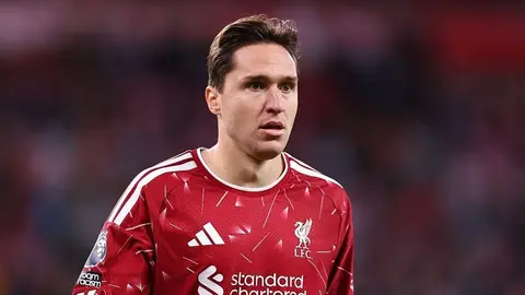 Federiko Kyezanın Liverpul formasındakı şətri şəkli