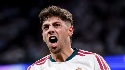 Federiko Valverde məşqdə Real Madrid formanı geyinmiş halda