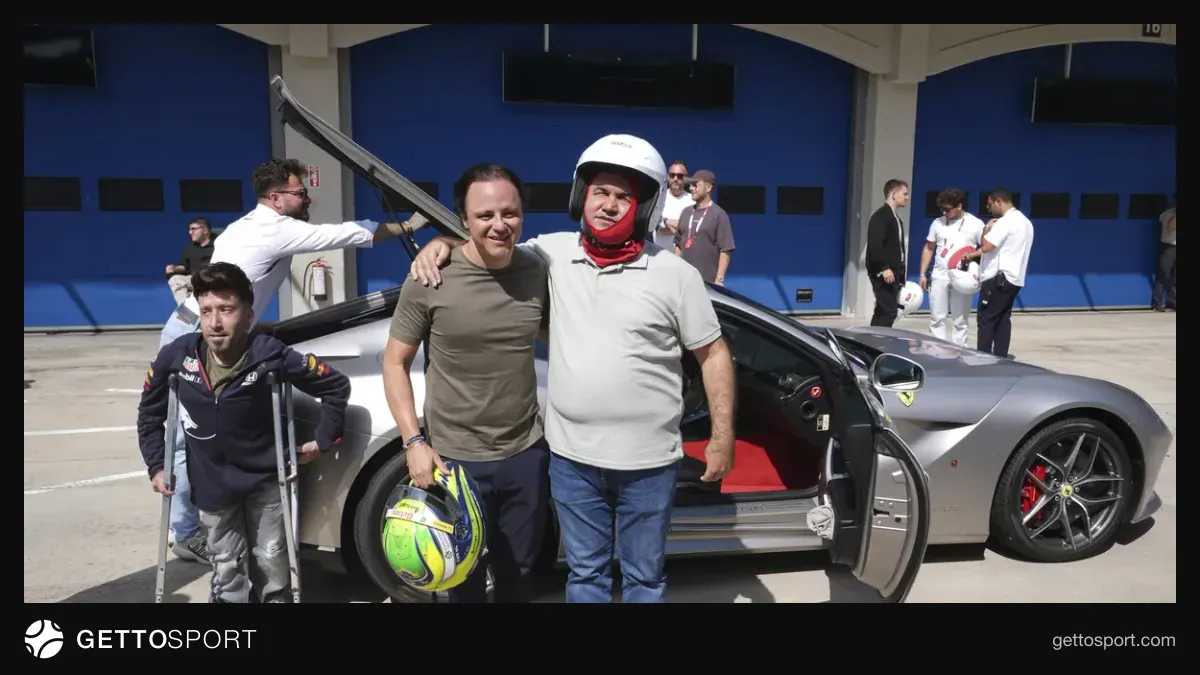 Felipe Massa ve görme engelli Levent Karadöl İstanbul Park'ta pist kenarında