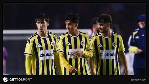 Fənərbağça futbolçuları və rəhbərliyi Bakıda stadionda