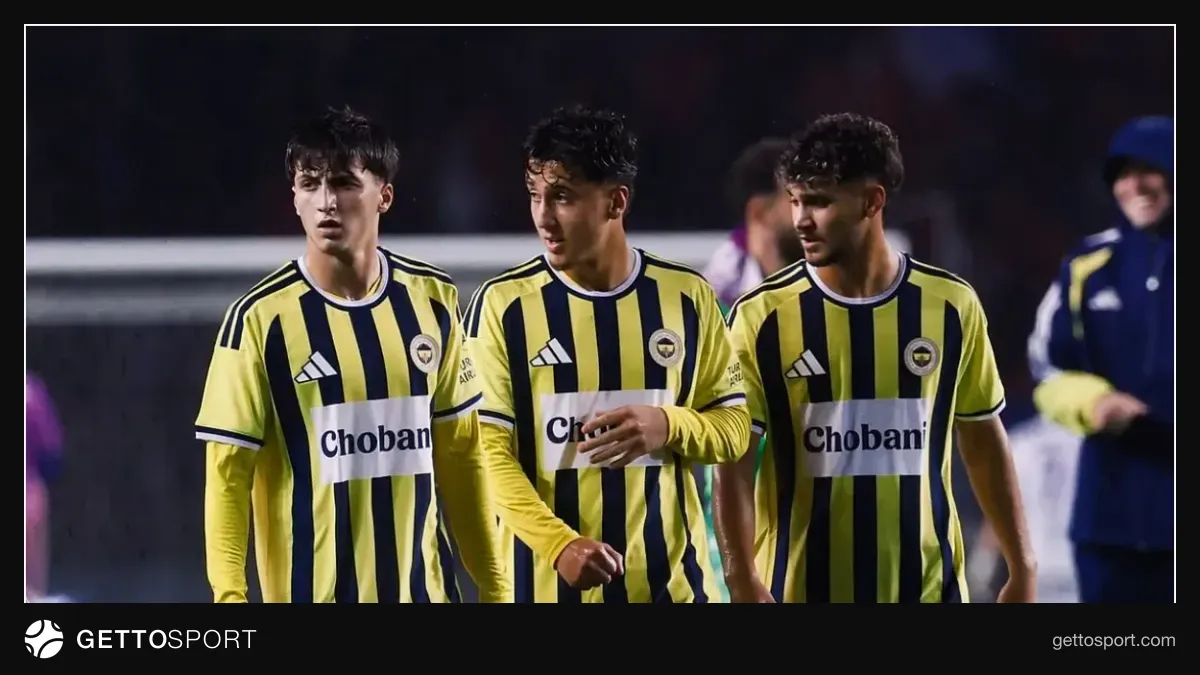 Fənərbağça futbolçuları və rəhbərliyi Bakıda stadionda