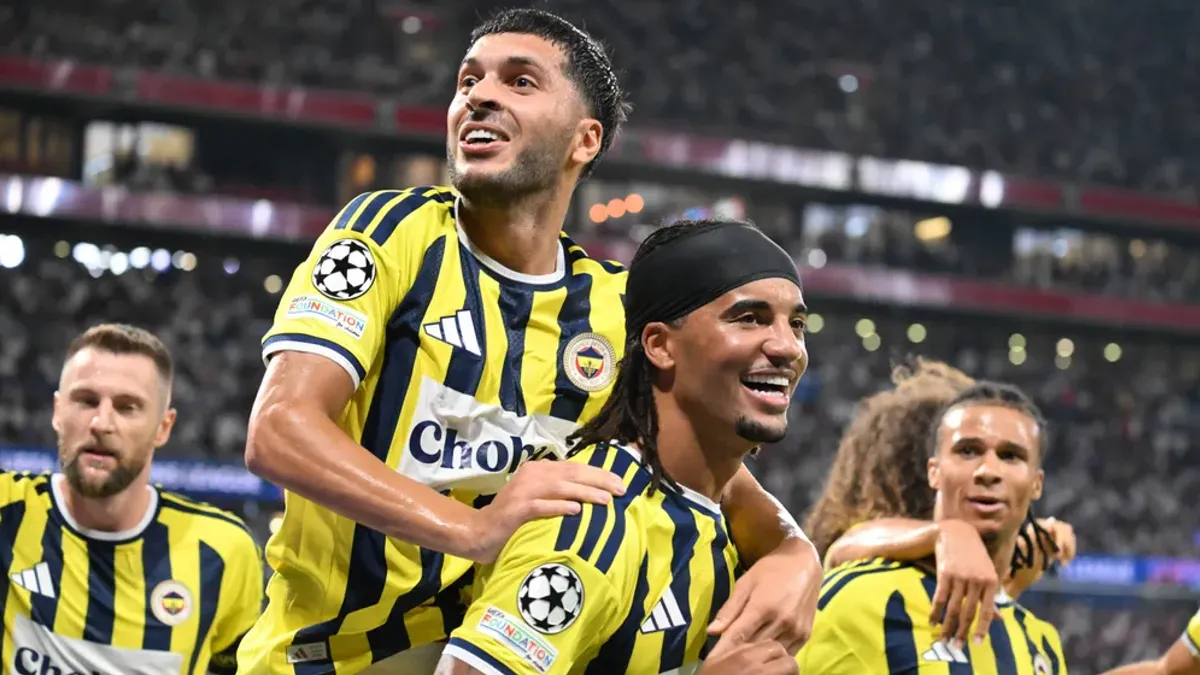 Fənərbağça loqosu və ünvanda məşqçi müzakirəsi