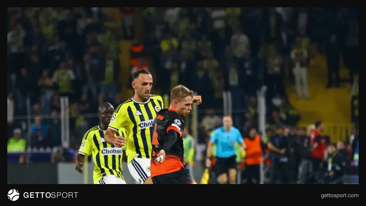 Fənərbağça və Slaviya oyununda meydançada oyun görüntüsü