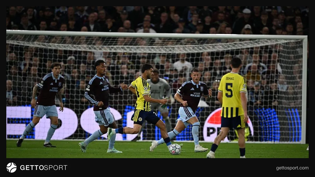 Aston Villa-Fenerbahçe maçından bir gol veya oyuncu sevinci