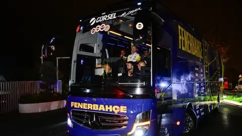 Fenerbahçe takım otobüsünün Can Bartu Tesisleri girişinde boş güvenlik alanı