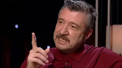 Tümer Metin konuşurken Fenerbahçe forması ve maç görüntüleri