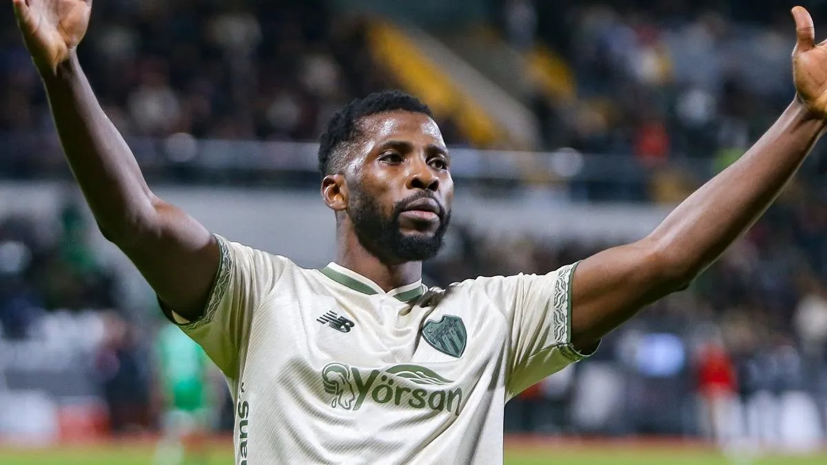 Kelechi Iheanacho Bursaspor formasıyla gol sevinci