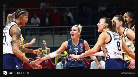 Fenerbahçe Medicana voleybol takımından oyuncular ve boş salon