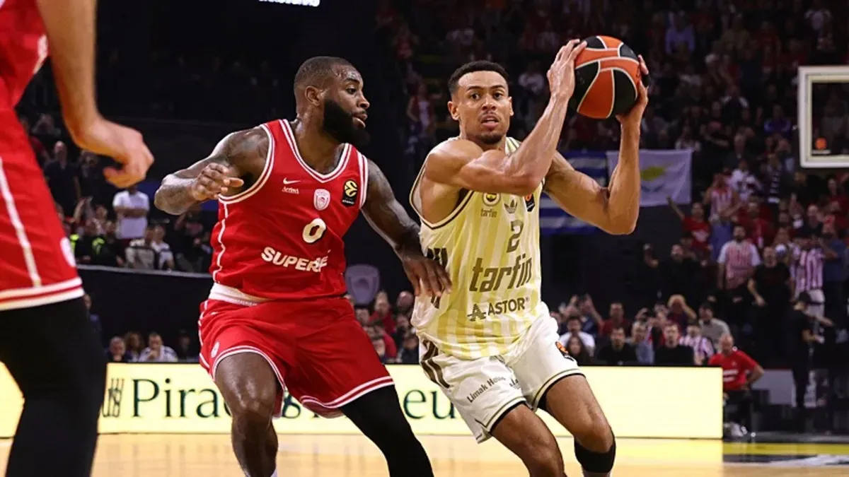 Fenerbahçe oyuncuları Olympiakos deplasman maçında sevinç yaşarken