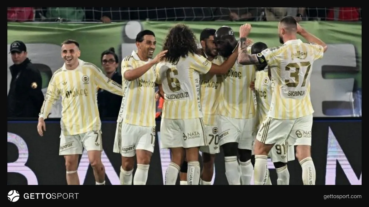 Fenerbahçe futbolcuları sevinç ve antrenman görüntüsü