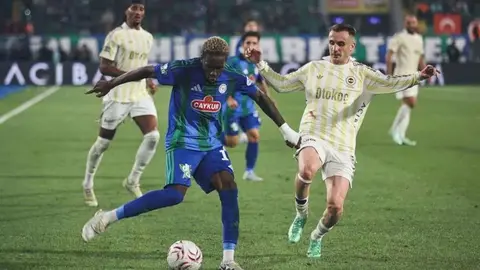 Fenerbahçe forması giyen futbolcuların Çaykur Rizespor karşısında sevinci