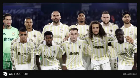 Fenerbahçe oyuncuları gol sevinci ve Milan Skriniar sahada