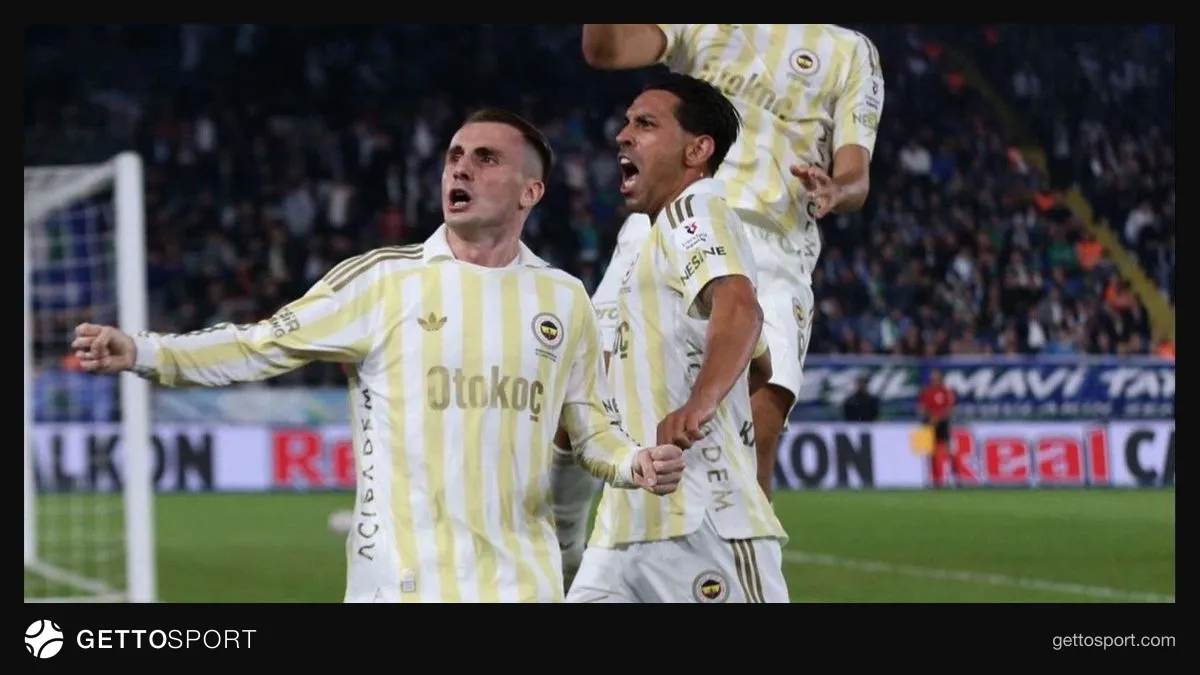 Fenerbahçe oyuncuları Rizespor karşısında sevinç yaşarken