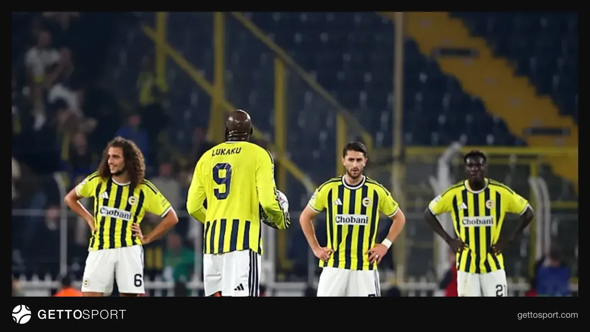 Fenerbahçe oyuncuları Şampiyonlar Ligi maçında kaçan pozisyon anı