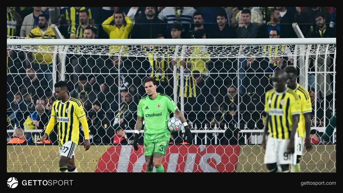 Fenerbahçe oyuncuları ve Slavia Prag maç anı