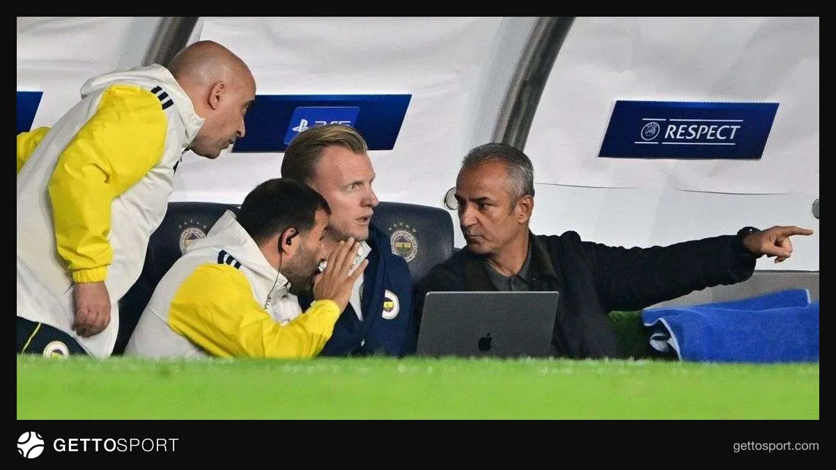 Fenerbahçe oyuncuları ve teknik heyetin maç sırasında görüntüsü