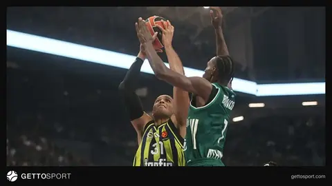 Fenerbahçe Tarfin ve Panathinaikos oyuncuları Telekom Center'da mücadele ederken