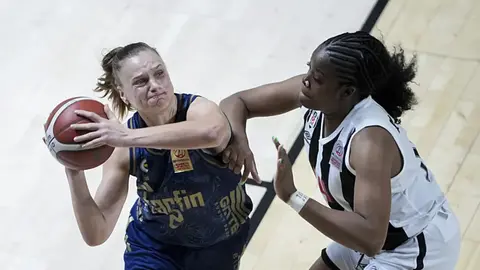 Fenerbahçe Tarfin kadın basketbol takımı oyuncuları maç öncesi