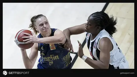 Fenerbahçe Tarfin kadın basketbol takımı oyuncuları maç öncesi