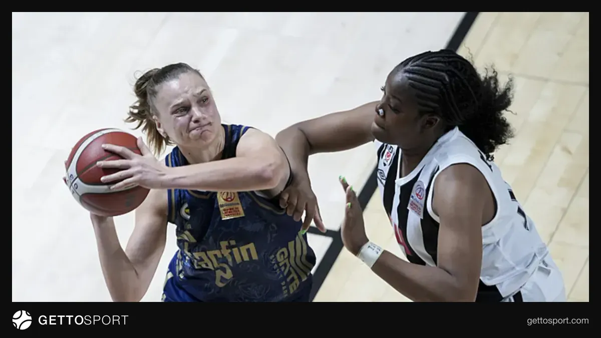 Fenerbahçe Tarfin kadın basketbol takımı oyuncuları maç öncesi