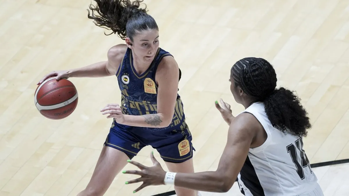 Fenerbahçe Tarfin kadın basketbolcuları maç öncesi ısınmada