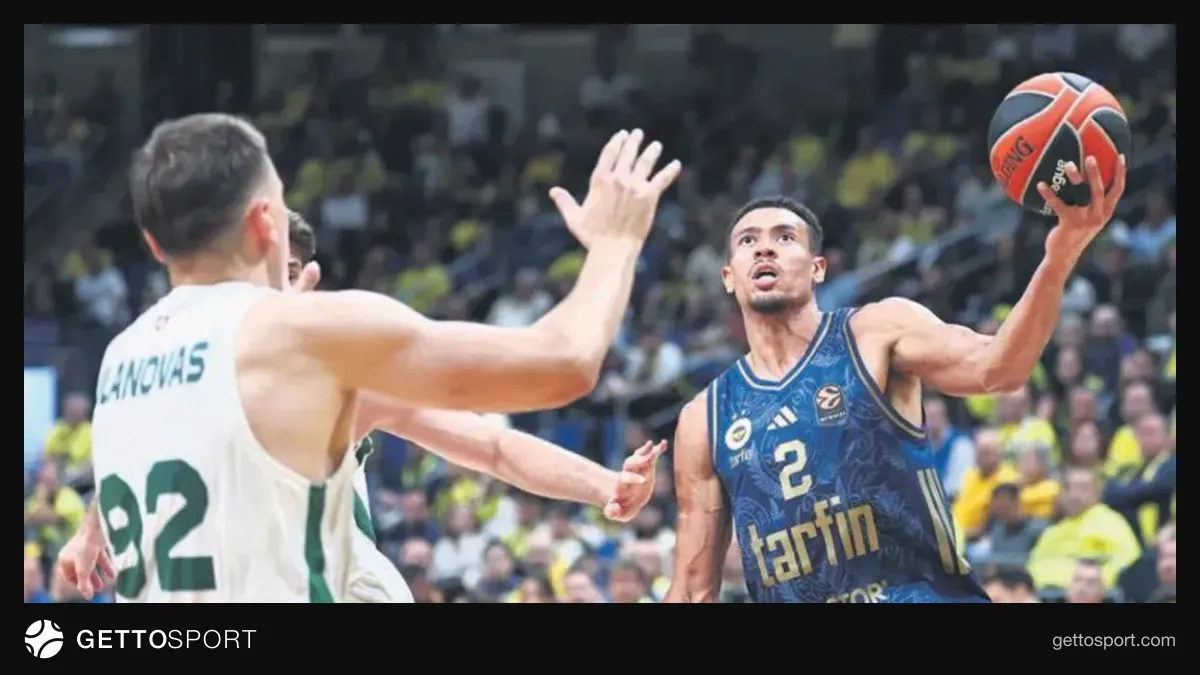 Fenerbahçe oyuncuları galibiyeti kutluyor, Ülker Spor ve Etkinlik Salonu