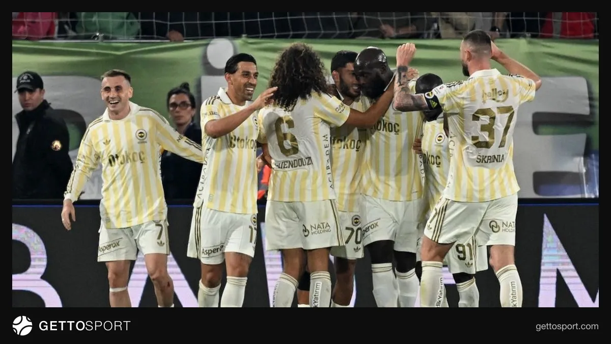 Fenerbahçe formasıyla sahada mücadele eden Lukaku ve takım arkadaşları