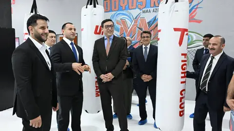 Lökbatanda TT FIGHT idman zalının açılışında iştirak edən Fərid Qayıbov və gənc idmançılar