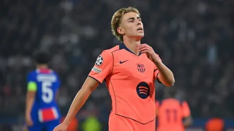Fermin Lopez röportaj verirken Teledeporte logosu
