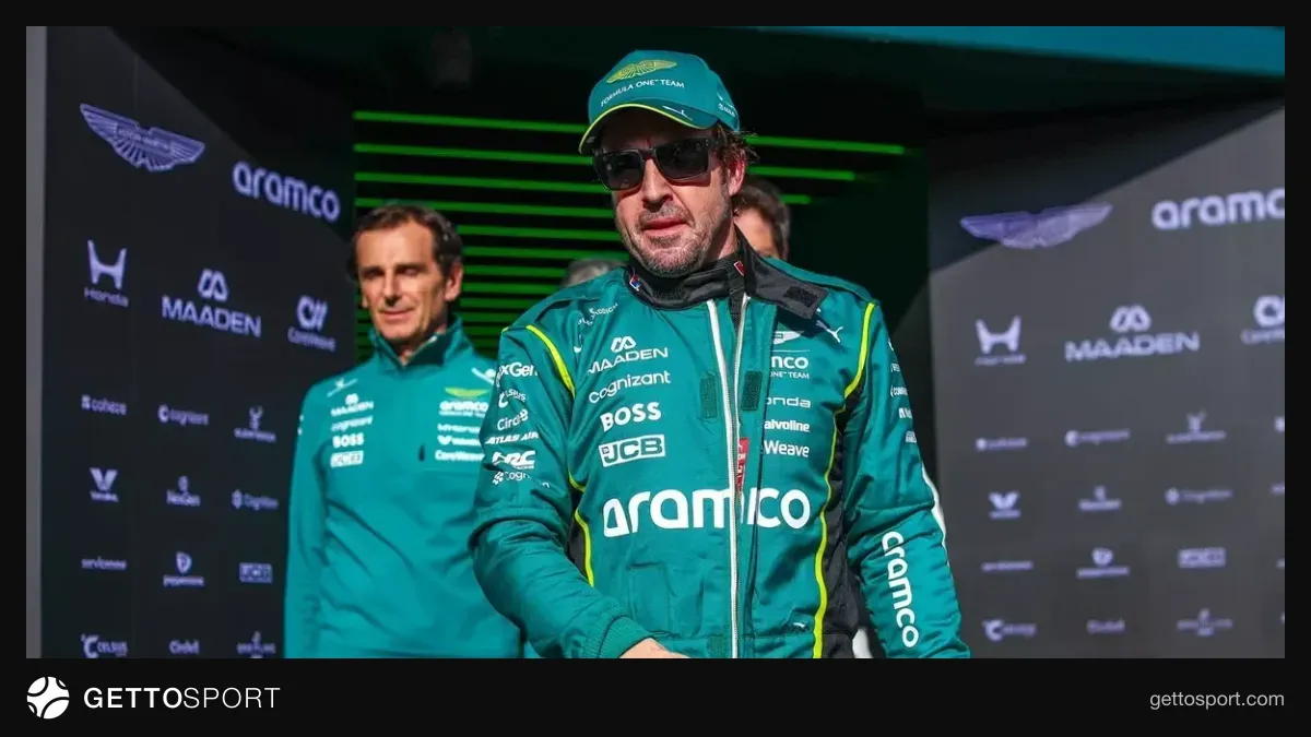 Fernando Alonso mikrofon qarşısında açıqlama verərkən