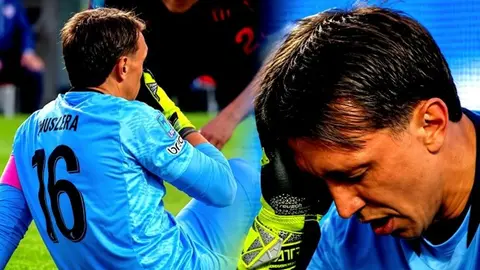 Fernando Muslera maç sırasında sahada yere uzanmış, sağlık ekipleri etrafında