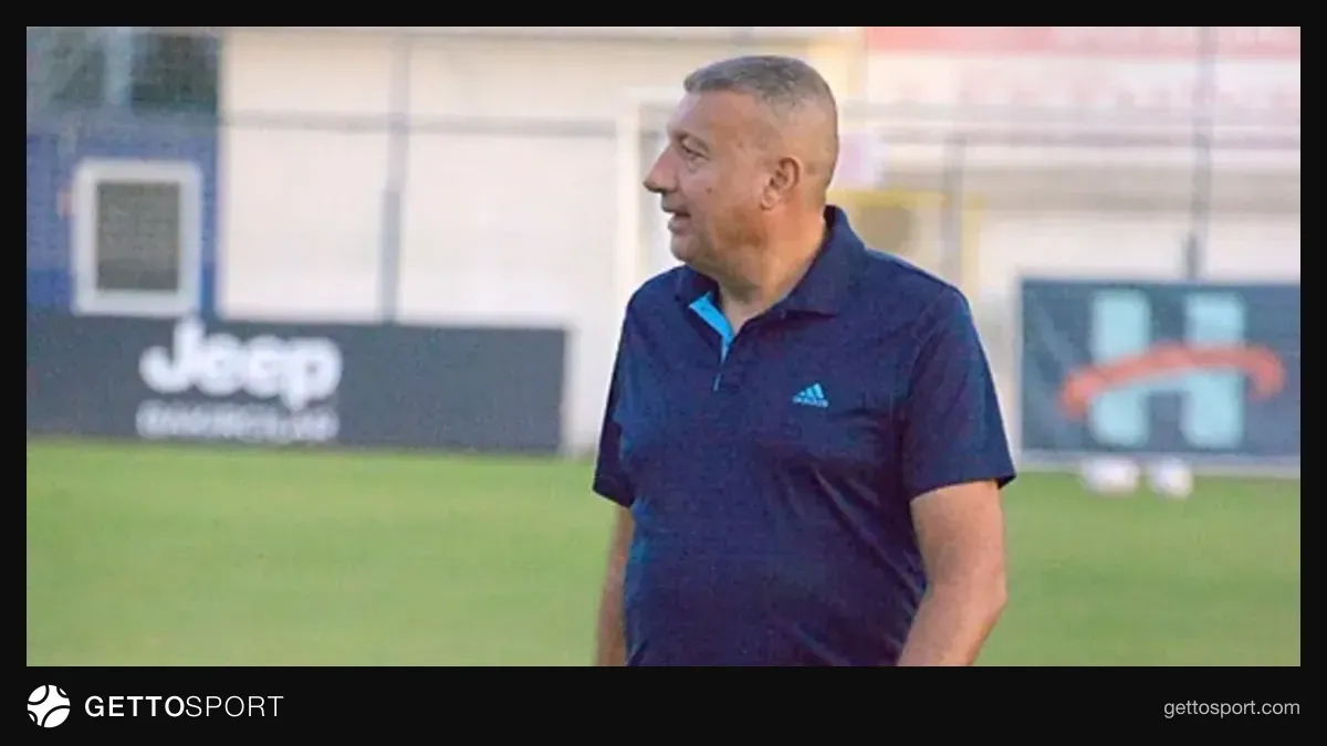 Fethiyespor teknik direktörü Mustafa Ceviz ve futbolcular maç anında