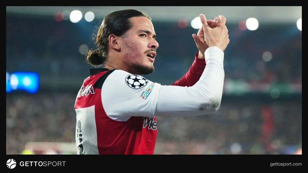 Feyenoord oyuncuları De Kuip'te gol sevinci yaşarken