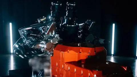 F1 bolidi və mühərrik detalı, kafelərdə təmir və aerodinamika elementləri