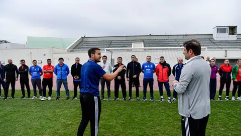 Bakı Olimpiya Stadionunda keçirilən seminar zamanı müəllimlər və rəsmilər