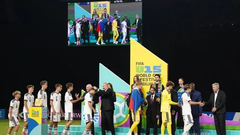 Bakı Kristal Zalında FIFA U-15 bağlanış mərasimindən xoreoqrafiya və işıq effektləri