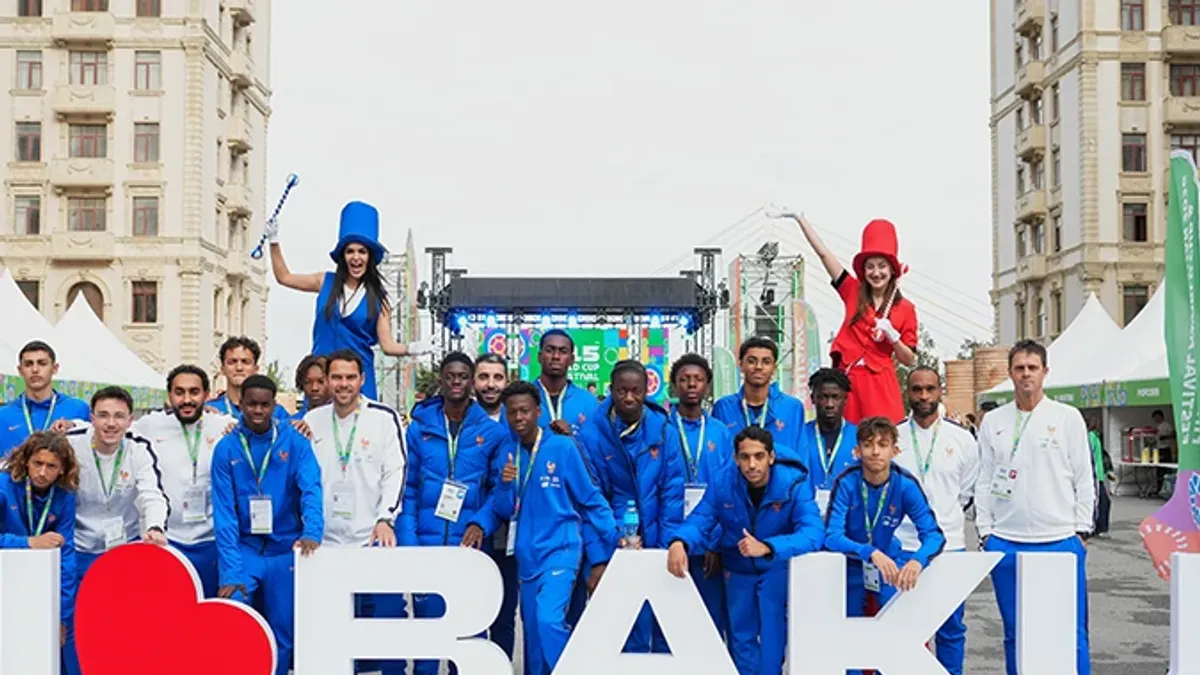 Atletlər Kəndində FIFA U-15 festivalında musiqi və oyun zonaları göstərilir