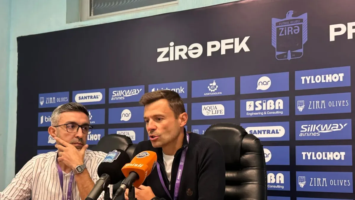 Filipe Kandido mətbuat konfransında danışır